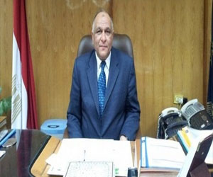   مصر اليوم - مدير أمن سوهاج يقدم واجب العزاء في شهيد طما محمد السعيد