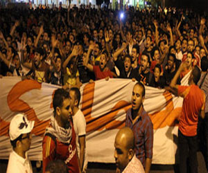   مصر اليوم - وقفة للعشرات من ألتراس أهلاوي في الأقصر إحياءً لذكرى شهداء مذبحة بورسعيد