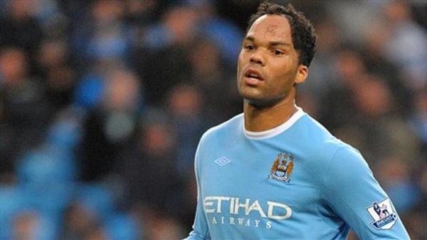   مصر اليوم - ليسكوت مدافع مانشستر: أسعى للتويج بـ4 ألقاب هذا الموسم