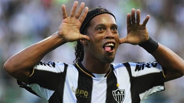   مصر اليوم - أتليتيكو منيرو البرازيلي يجدد لرونالدينيو