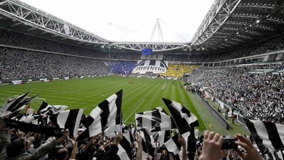   مصر اليوم - اعتقال 4 من مشجعي يوفنتوس لتهشيمهم حافلة الإنتر