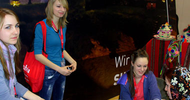   مصر اليوم - تصميمات الموضة المصرية تحقق مبيعات عالية فى معرض برلين.