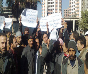   مصر اليوم - عمال النظافة في دمنهور يتظاهرون للمطالبة بتطبيق الحد الأدنى للأجور