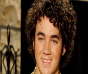 مصر اليوم - المغنى الأميركي كيفن جوناس أب للمرة الأولى