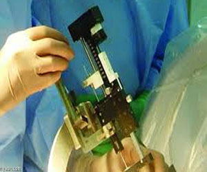   مصر اليوم - الهاشل أول طبيب كويتي يتدرب على زراعة بطاريات الباركنسون