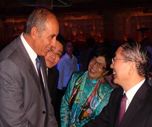   مصر اليوم - الصِّينيون يحتفلون بعيد رأس السَّنة الحصان في الغردقة