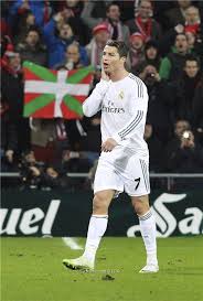   مصر اليوم - حكم المباراة كريستيانو لطم وجهه براحة يده أثناء خروجه من الملعب