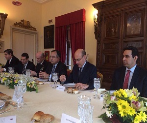   مصر اليوم - فهمي يبحث مع وزير الدِّفاع الإيطالي العلاقات الثُّنائية بين البلدين