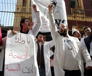   مصر اليوم - أطباء دمياط يضربون جزئيًا عن العمل