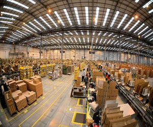   مصر اليوم - المتاجر في الولايات المتحدة تواجه منافسة من عمالقة الأنترنت