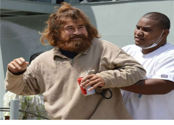   مصر اليوم - صياد ضل طريقه في المحيط أكثر من عام ويعيش على دم السلاحف