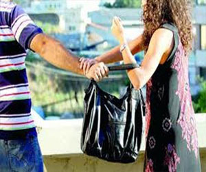   مصر اليوم - إمرأة بريطانية فارقت الحياة بعد سرقة حقيبة يدها