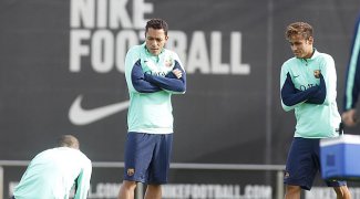   مصر اليوم - أدريانو أستمتع في البرسا و حلمي اللعب في المونديال