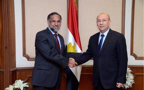   مصر اليوم - وزير الطيران يناقش التعاون في نظم المعلومات والسياحة مع الهند