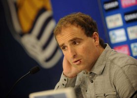   مصر اليوم - مدرب سوسيداد يحلم بنتيجة جيدة في الكامب نو