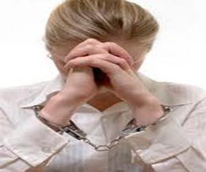   مصر اليوم - توقيف والدَين اتصلت طفلتهما 15 مرة بالشرطة عن طريق الخطأ