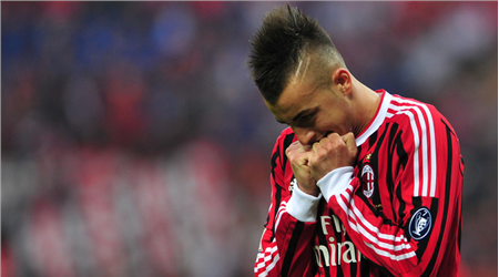   مصر اليوم - الشعراوي خارج قائمة ميلان لدوري الأبطال