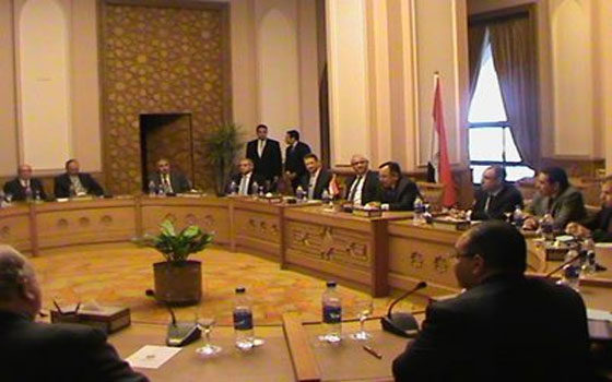   مصر اليوم - فهمي يلتقي وفدًا إيطاليًا لشرح التطورات التي تشهدها مصر