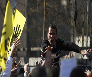   مصر اليوم - حبّس 13 إخوانيًا 3 سنوات للتظاهر دون ترخيّص