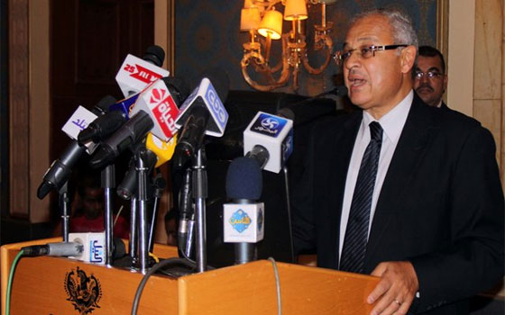   مصر اليوم - زعزوع يُؤكِّد أنَّ اهتمامه الرَّئيسي هو إعادة الحركة السِّياحيَّة إلى معدلاتها الطَّبيعيَّة