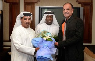   مصر اليوم - حمد يصل أبوظبي لاستلام مهمة بني ياس