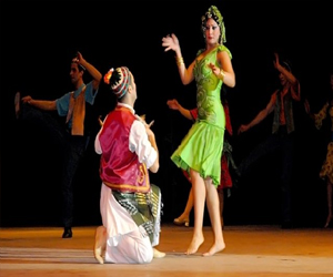 مصر اليوم - إيهاب حسن يؤكد بعض أعضاء فرقة رضا فضلوا العمل وراء راقصات