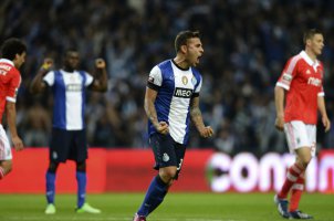   مصر اليوم - فيليز سارسفيلد : أوتاميندي لاعب مكلف للغاية