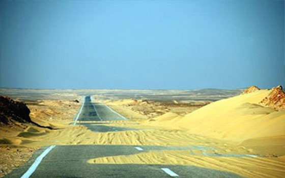   مصر اليوم - واحة الخارجة تتميّز بالعيون الكبريتيّة العلاجيّة