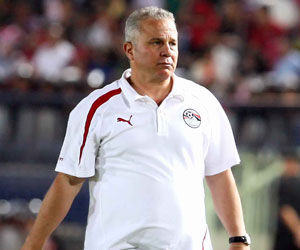   مصر اليوم - غريب :استدعاء كل المحترفين استعدادا لمباراة البوسنة الودية