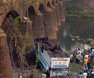   مصر اليوم - مقتل 14 شخصًا بسقوط حافلة في نيبال