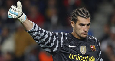   مصر اليوم - برشلونة يدرس تمديد عقد بينتو بعد تألقه فى الكأس