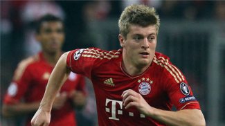   مصر اليوم - حرب بين برشلونة و مانشستر على كروس