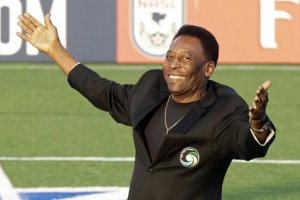   مصر اليوم - بيليه : مارادونا يحبني