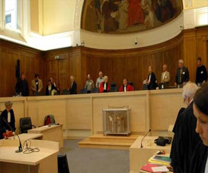   مصر اليوم - الحكم بسجن عائلة بريطانية من المغتصبين