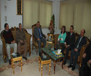   مصر اليوم - محافظ سوهاج يتفقد جزيرة قرامان لبدء زراعة 28 ألف شتلة توت