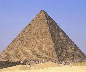   مصر اليوم - اكتشافُ هرمٍ مُدرج أقدّم من خوفو في إدّفو