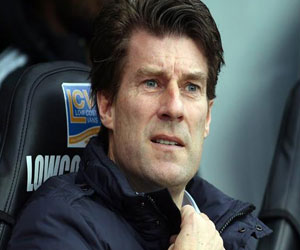   مصر اليوم - لاودروب يطالب سوانزي بتوضيح أسباب إقالته