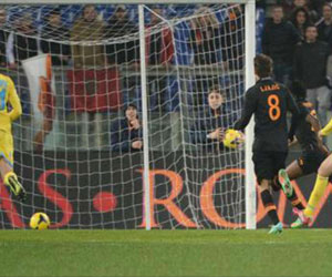   مصر اليوم - معاقبة روما بغلق ملعبه بسبب استهداف لاعبي نابولي