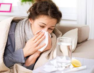 مصر اليوم - الضحك أفضل علاج لنزلات البرد