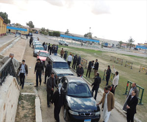   مصر اليوم - أمن مطروح يستعيد 33 سيارة مُبلَّغ عن سرقتها