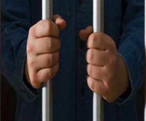   مصر اليوم - حبس متهميْن بتعذيب طفل واختطافه 4 أيام في سوهاج