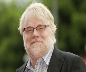   مصر اليوم - إقامة مراسم دفن خاص لهوفمان في نيويورك بحضور حشد من النجوم