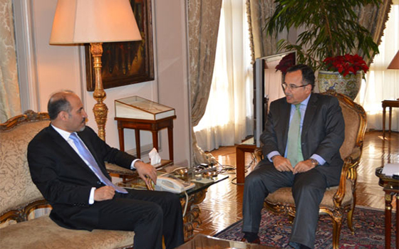   مصر اليوم - وزير الخارجية المصري يلتقي بالجربا والوفد المرافق له لحل الازمة السورية