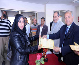   مصر اليوم - محافظ الأقصر يسلم جوائز بطولة التجديف