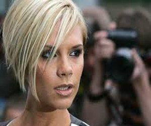   مصر اليوم - النجمة البريطانية فيكتوريا بيكهام تقلع عن الكعب العالي