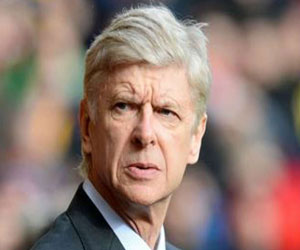   مصر اليوم - فينجر يشعر بالإحباط بعد الهزيمة الكاسحة أمام ليفربول