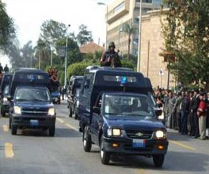 مصر اليوم - ضبط أحد العناصر الإجرامية في المنيا لاتهامه بحرق نقطة شرطة