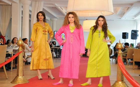   مصر اليوم - الجلباب المغربيّ زيّ وطنيّ موحّد يمتاز بروعة التصميم والأصالة