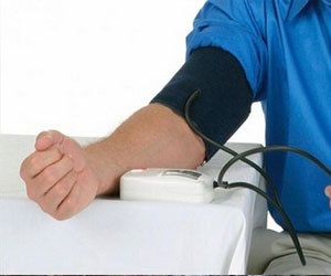   مصر اليوم - مجلس شباب ينبع يستعرض نشاطاته الخدمية في المجال الصحي