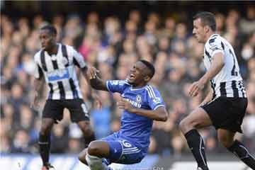   مصر اليوم - تشيلسي يستغل سقوط ارسنال ويعتلي صدارة الدوري الإنكليزي